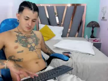 lia_and_thom_ webcam model stream image