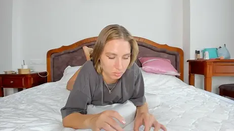 SofiClimbing webcam model stream image