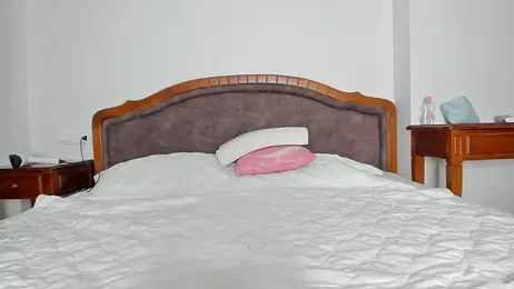 SofiClimbing webcam model stream image