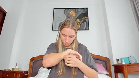 SofiClimbing webcam model stream image