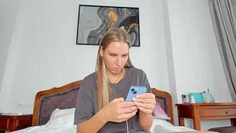 SofiClimbing webcam model stream image