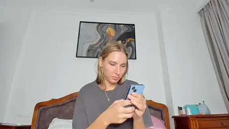 SofiClimbing webcam model stream image