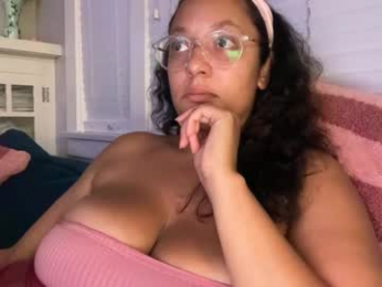 dreamyriri webcam model stream image