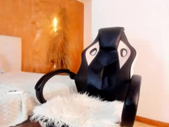 aprill_fox webcam model stream image