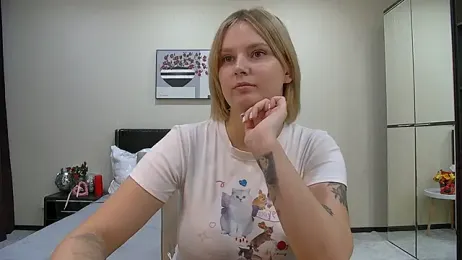 DianeMills webcam stripchat model stream image