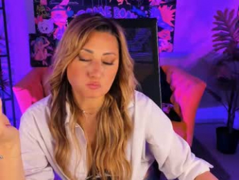 sarahholly webcam model stream image