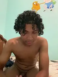 nvh18Aklzim webcam model stream image