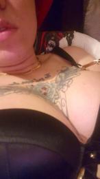 Unejeunebrat webcam model stream image