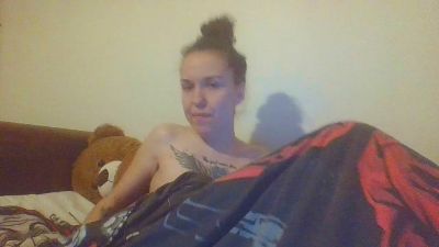 Unejeunebrat webcam model stream image