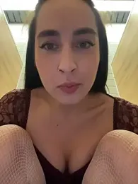 Holly_Play webcam model stream image