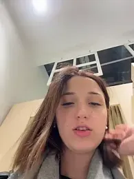 DollyTall webcam model stream image