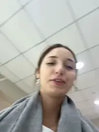 DollyTall webcam stripchat model stream image