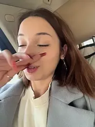 DollyTall webcam stripchat model stream image