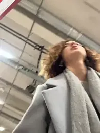 DollyTall webcam model stream image