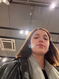 DollyTall webcam model stream image