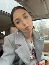 DollyTall webcam stripchat model stream image