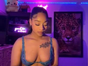 lunaa_11 webcam chaturbate model stream image