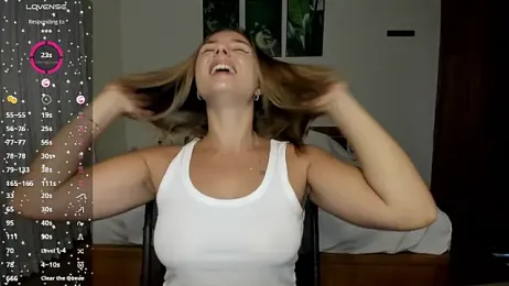 ThreeshaWhite webcam stripchat model stream image