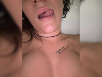 swUKJulia webcam bongacams model stream image