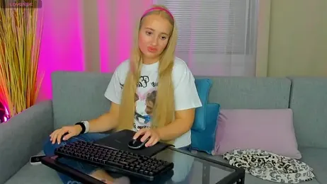 AuroraSkyee webcam model stream image