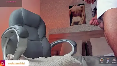 noah_crux webcam model stream image