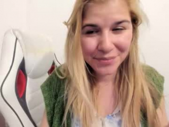 artsyandcraftsy_ webcam model stream image