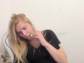 artsyandcraftsy_ webcam model stream image