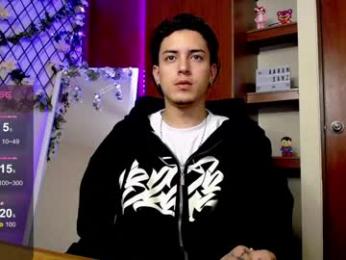 aaron_sanz_ webcam model stream image