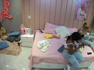 voyeurcam-casa-salsa-bedroom-1 webcam model stream image