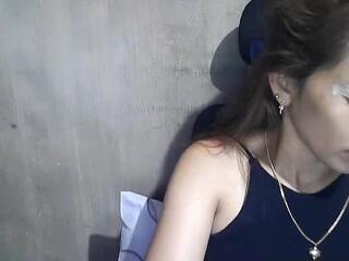 Bella Islove webcam model stream image
