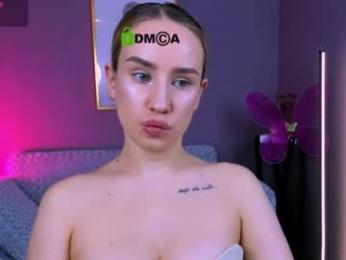 lisa_dark_ webcam model stream image