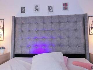 Lili Grey webcam model stream image