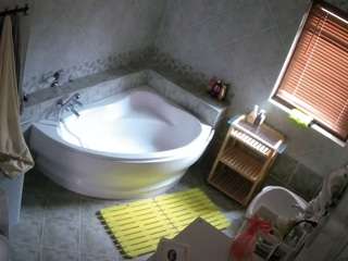 voyeurcam-julmodels-bath-1st-2 webcam model stream image