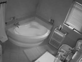 voyeurcam-julmodels-bath-1st-2 webcam model stream image