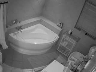 voyeurcam-julmodels-bath-1st-2 webcam camsoda model stream image