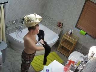 voyeurcam-julmodels-bath-1st-2 webcam model stream image