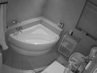 voyeurcam-julmodels-bath-1st-2 webcam model stream image