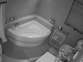 voyeurcam-julmodels-bath-1st-2 webcam model stream image
