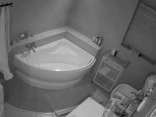 voyeurcam-julmodels-bath-1st-2 webcam model stream image