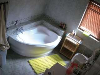voyeurcam-julmodels-bath-1st-2 webcam model stream image