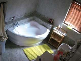 voyeurcam-julmodels-bath-1st-2 webcam model stream image