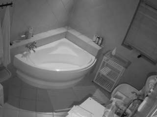 voyeurcam-julmodels-bath-1st-2 webcam model stream image