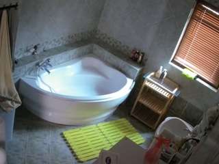 voyeurcam-julmodels-bath-1st-2 webcam model stream image