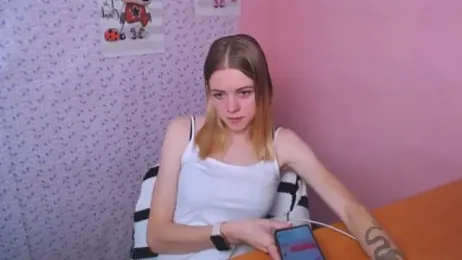 AliceFlirtt_ webcam model stream image