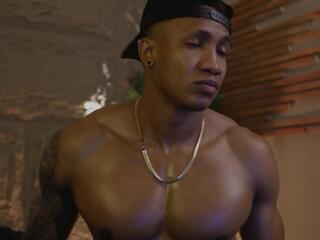 Logan Varela webcam model stream image