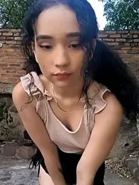 sweet_outdoor_charm webcam model stream image