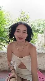 sweet_outdoor_charm webcam model stream image