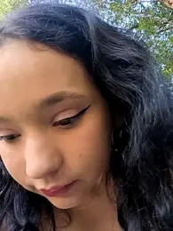 sweet_outdoor_charm webcam model stream image