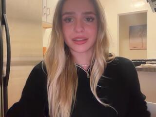 Maci Reynolds webcam model stream image