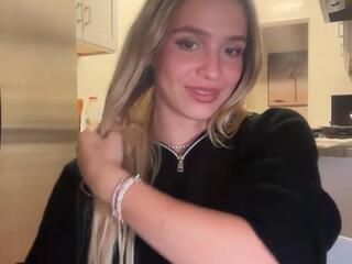 Maci Reynolds webcam model stream image
